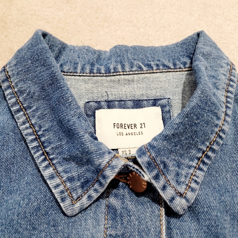 Forever 21 Womens Denim Jean Trucker Jacket Size Small Blue Classic 100% Cotton - Picture 8 of 13
